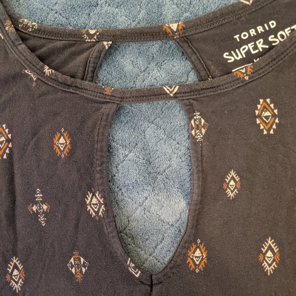 Torrid Gray Western Pattern Peek-A-Boo Tank - Picture 5 of 6